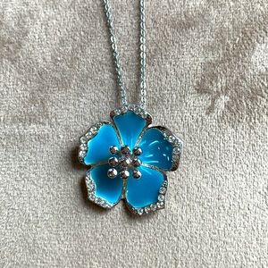 Teal ands silver flower enamel necklace.
